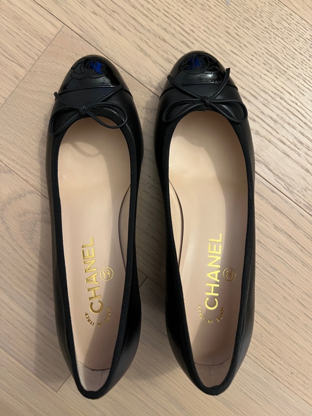Chanel interlocking cc logo lambskin pumps women’s (EU 37/US 6.5 - 7)